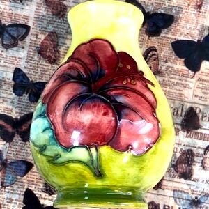 Moorcroft 3.75” Hibiscus Base w/ Paper Label